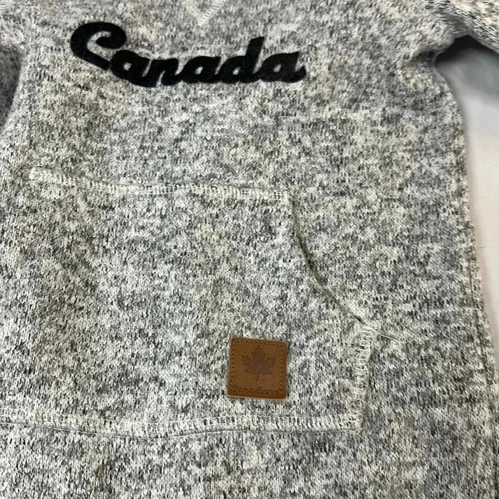Canadiana - long sleeve hooded Romper/Jumpsuit. Size 6-12 months - Picture 5 of 6